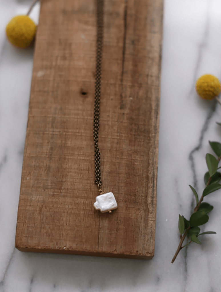 SEEDS_SN378_SQUARE_PEARL_NECKLACE