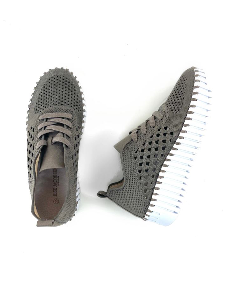 4273-232100A_ILSEJACOBSEN-4_e34d1c04-5ed6-4098-8aaa-af6feed5bebb