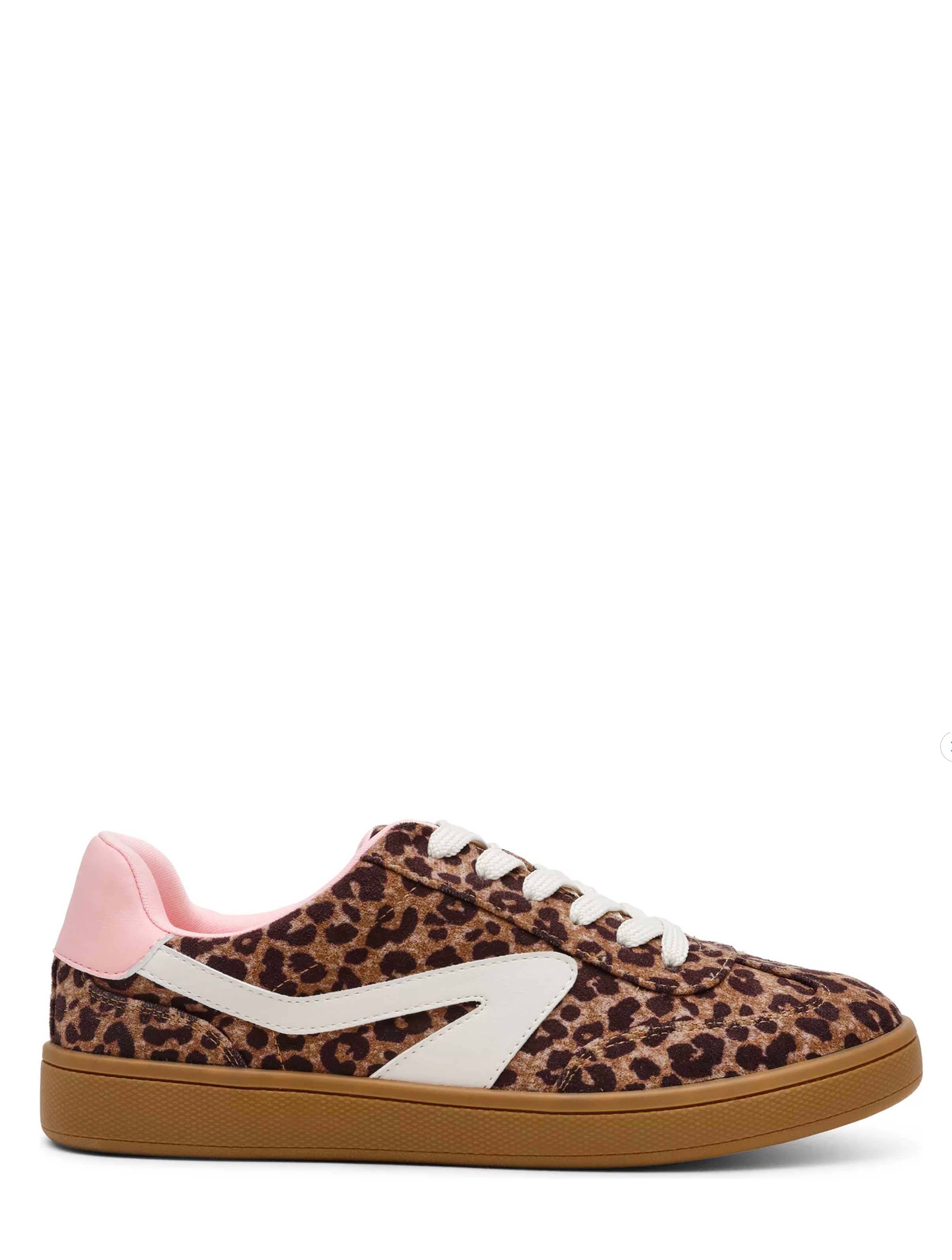 DV Voyage Sneaker