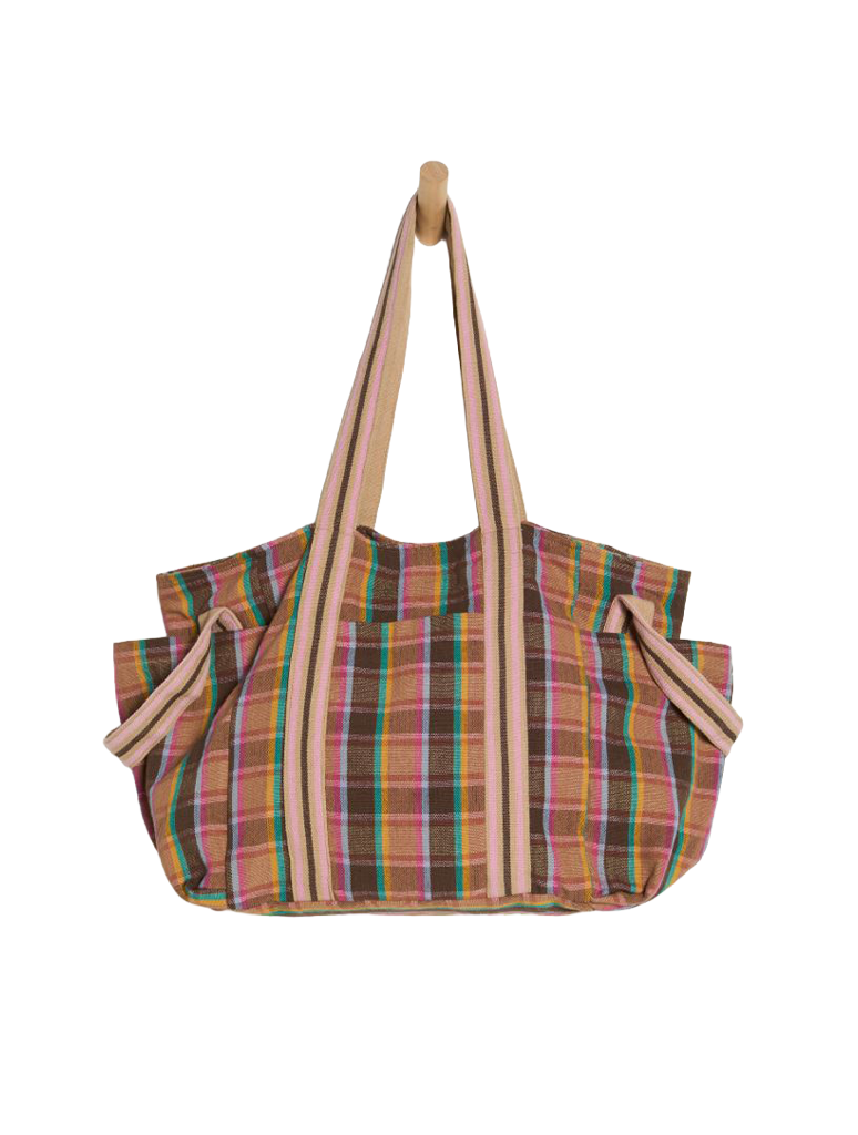 OB2468169-1108_FEREPEOPLE-1