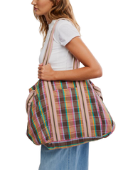 OB2468169-1108_FEREPEOPLE-2