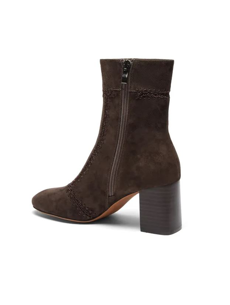 Silent D Story Boot