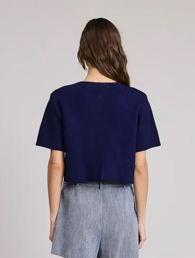 WT3113PF-NVY_FLATWHITE-3_870b325a-4126-471a-a3d9-214134f7e575