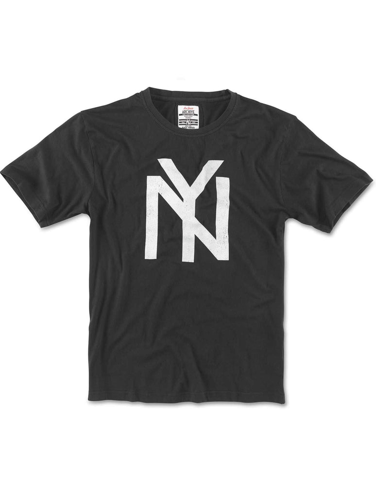 NY Yankees Archive Tee in Black