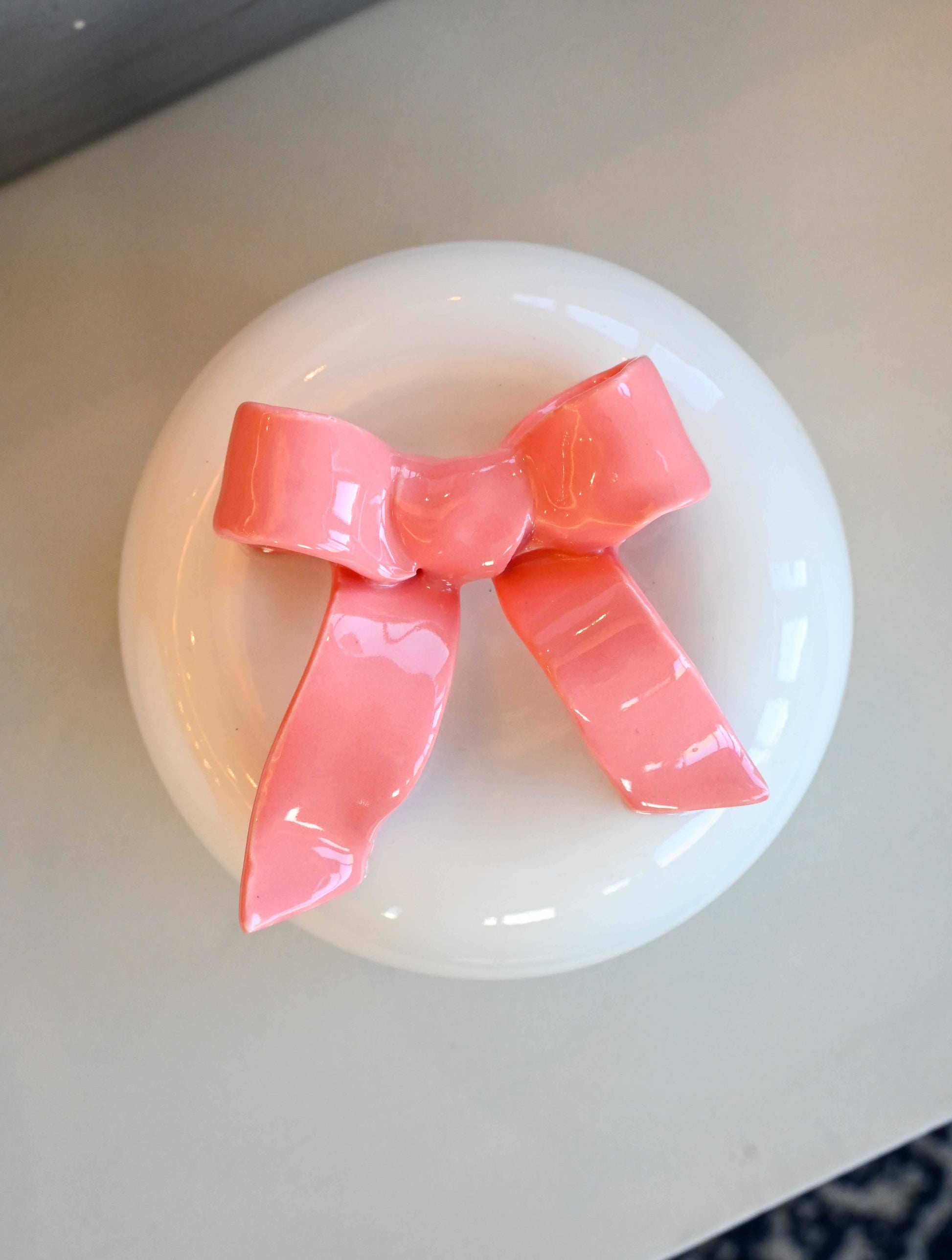 Illume Ceramic Bow Candle