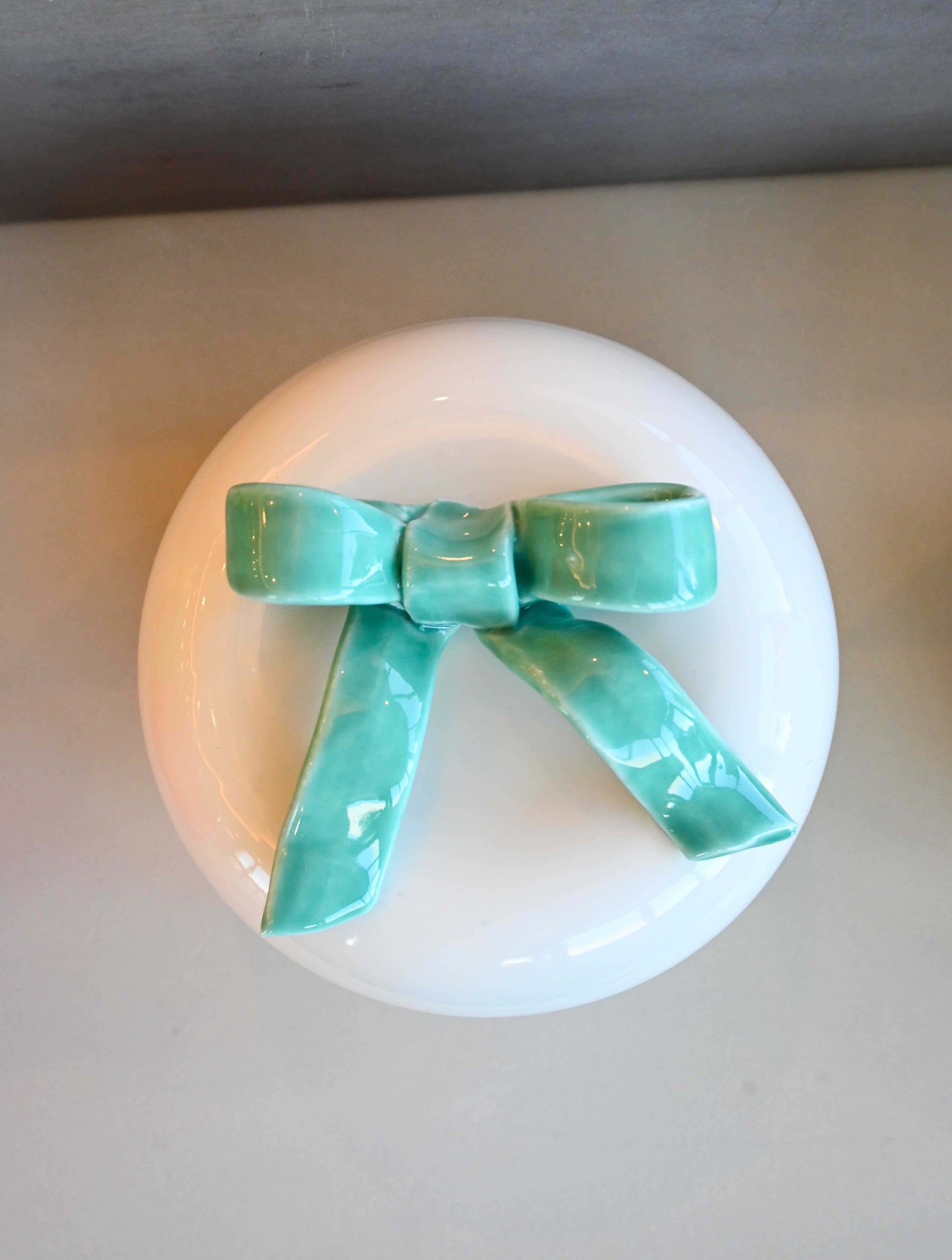 Illume Ceramic Bow Candle