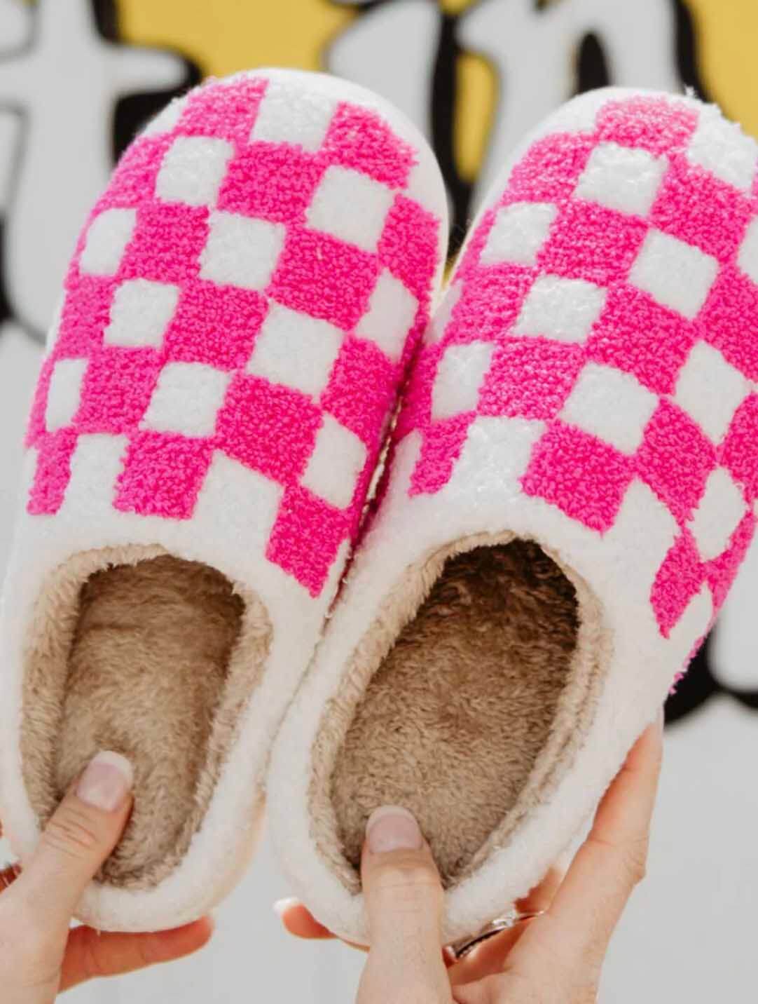 Checkered Pattern Fuzzy Slippers in Hot Pink