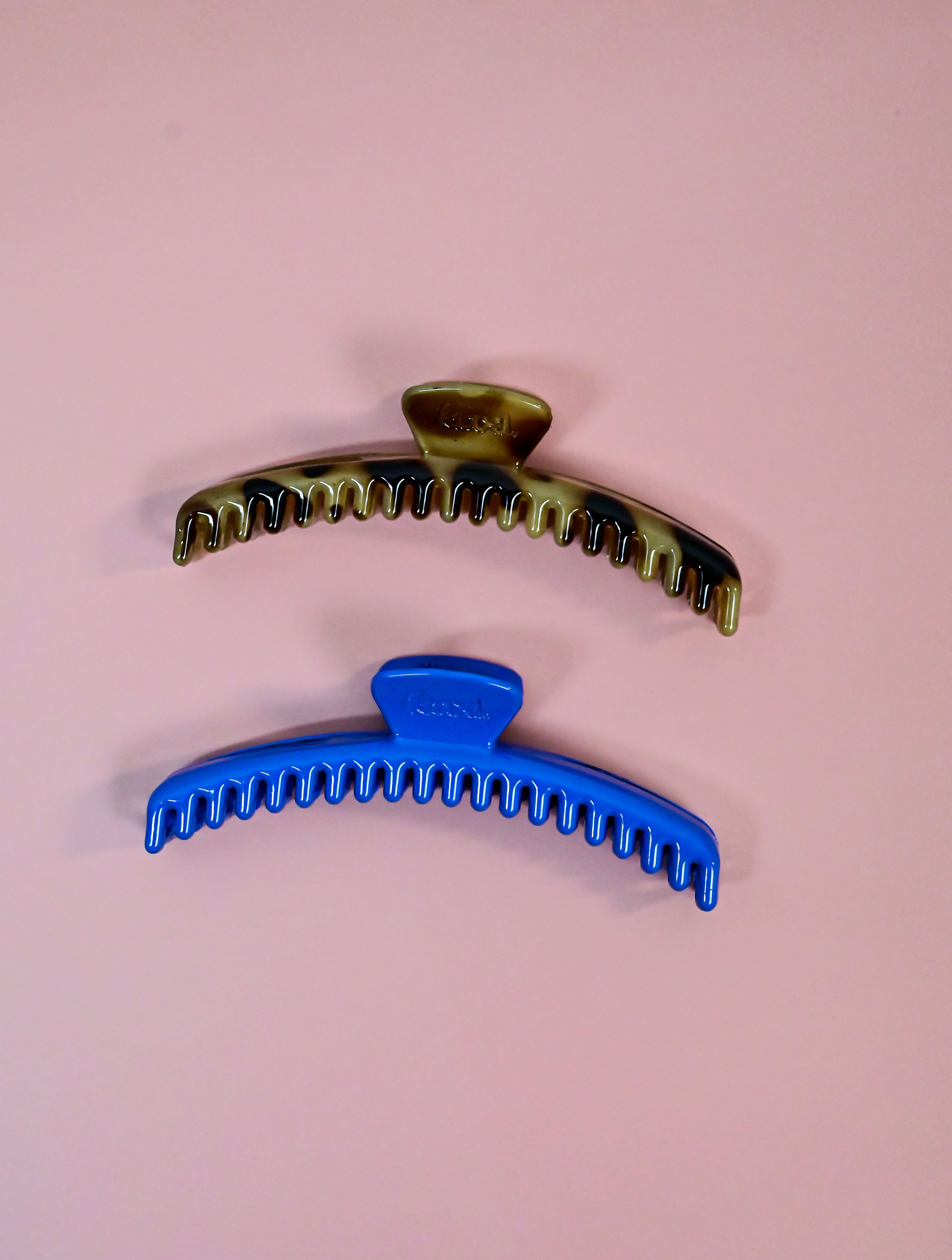 Shiny Midi Hold Everything Claw Clip