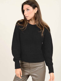 Hifza Long Raglan Sleeve Sweater in Black