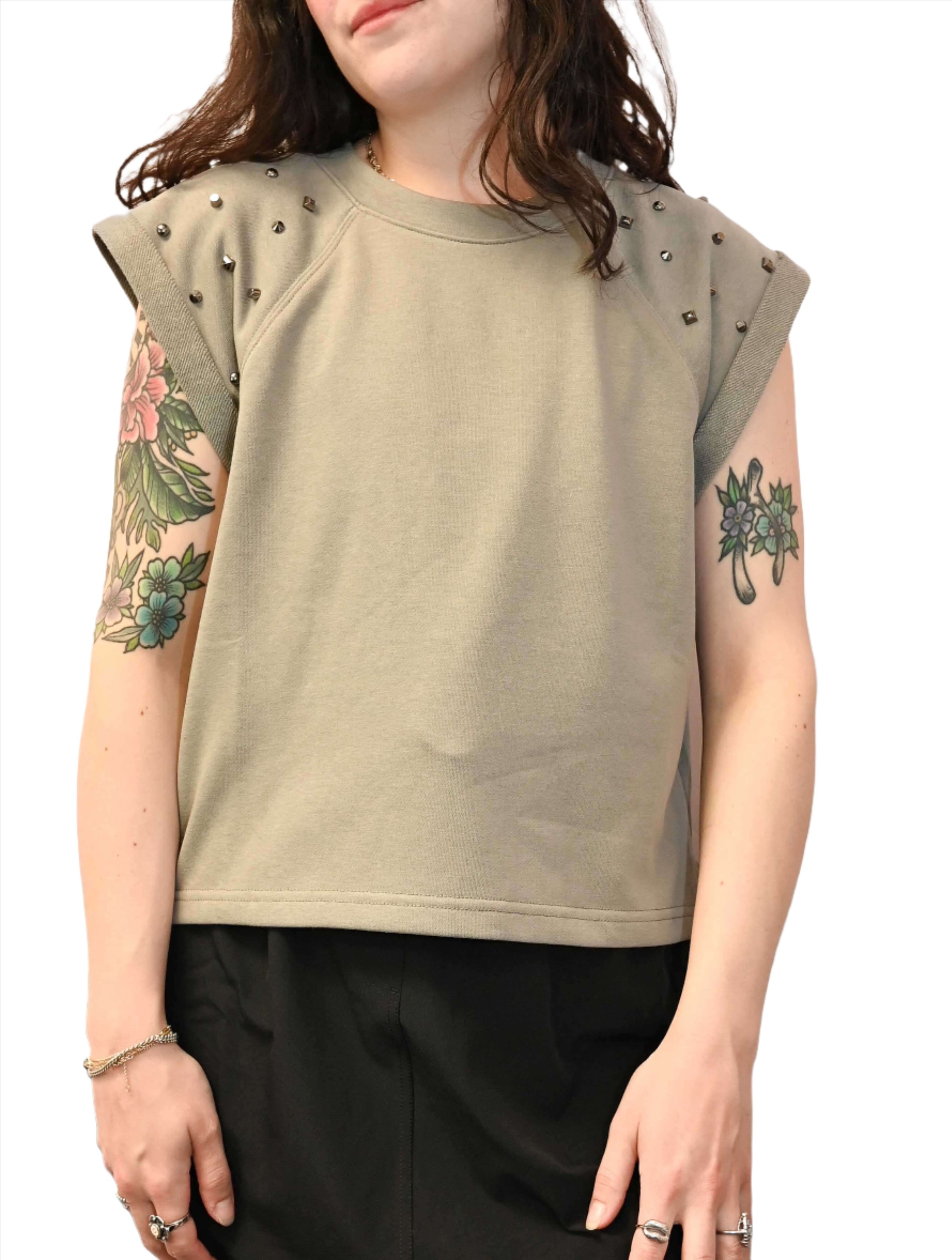 Sleeveless Top With Shoulder Metal Detail